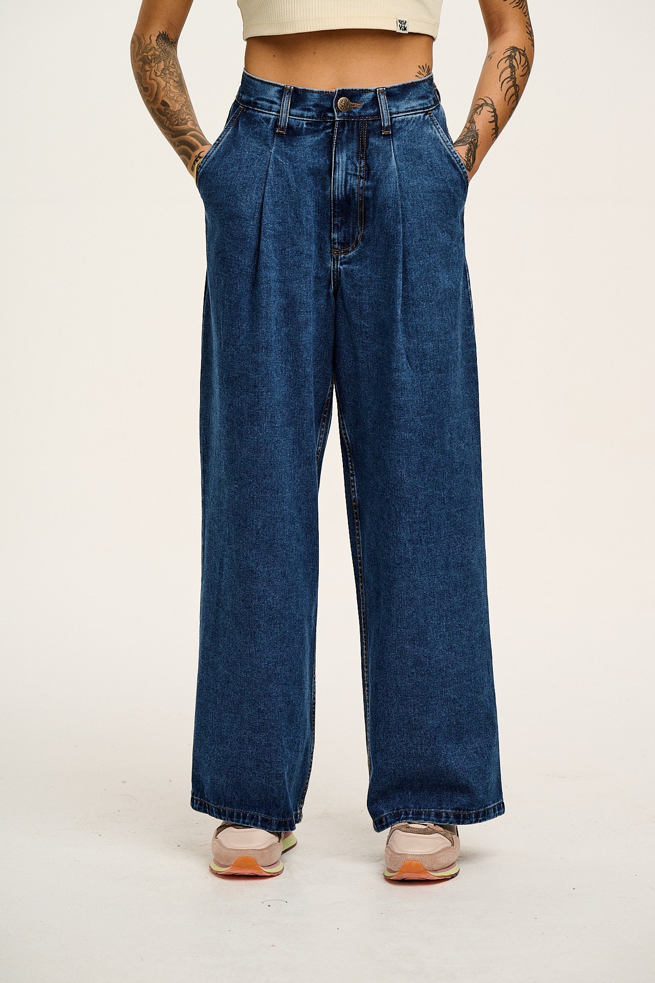 Cole - Wide Leg Denim Jeans in Mid Wash Blue