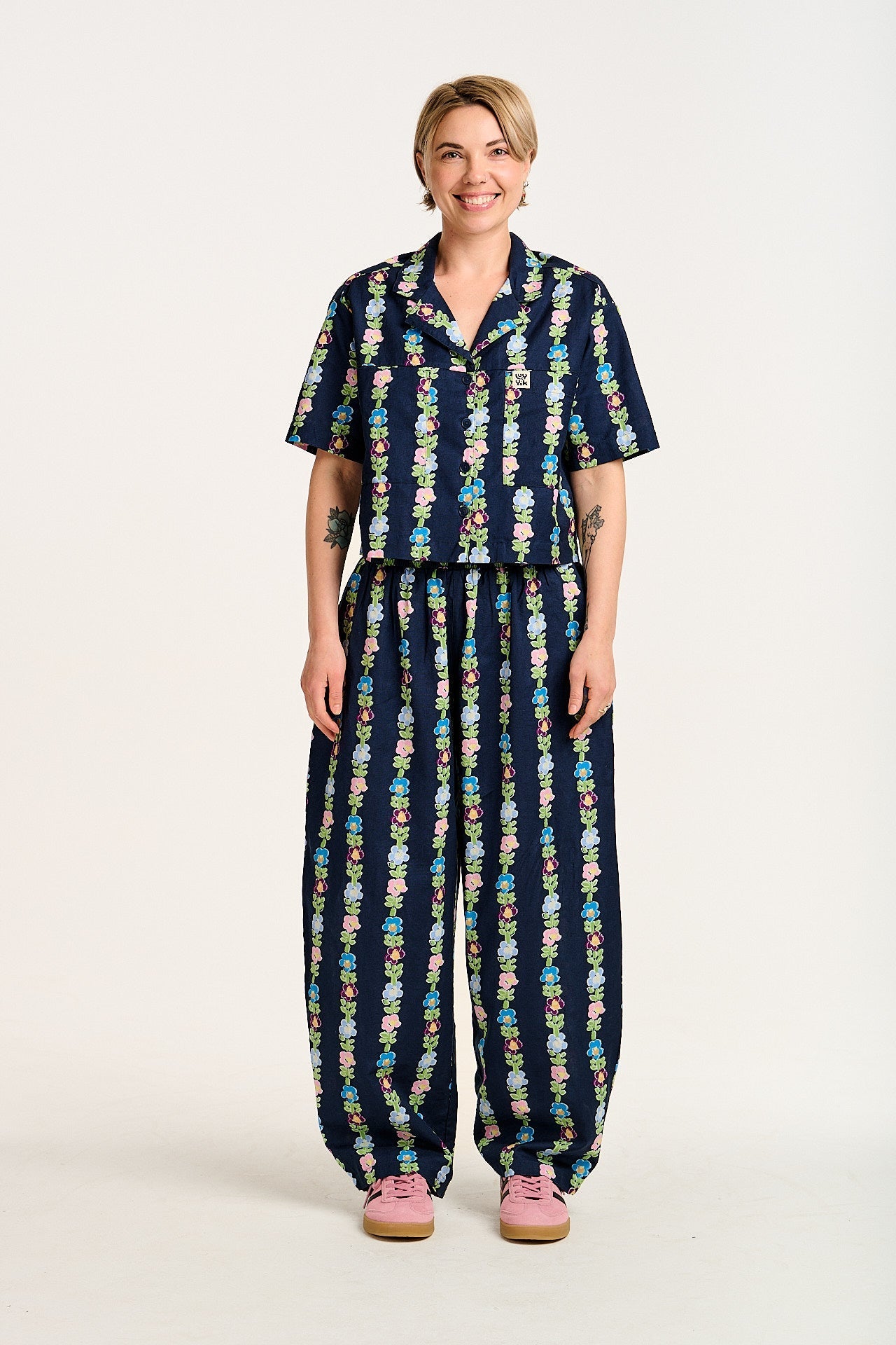 Alfie - Cotton & Linen Shirt in Navy Island Bloom Print