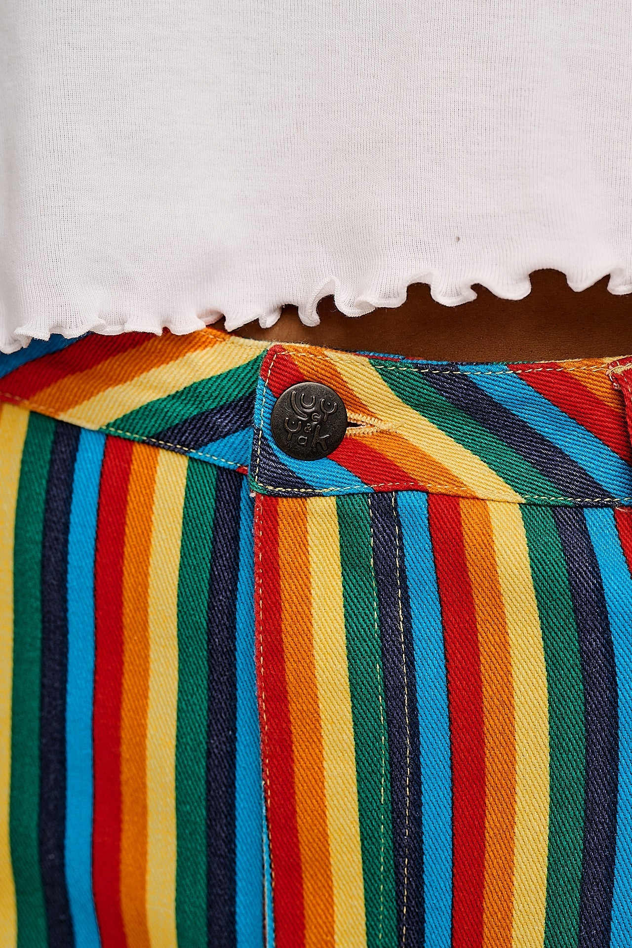 Carter - High Waisted Jeans in Rainbow Print